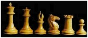 No tabuleiro de xadrez representado a seguir, há 16 peões. Qual é o menor  número de movimentos que 